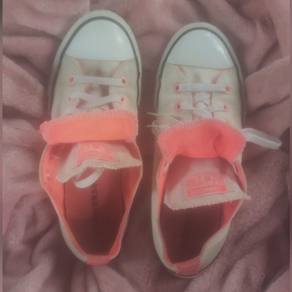 converse - Picture 1 of 8